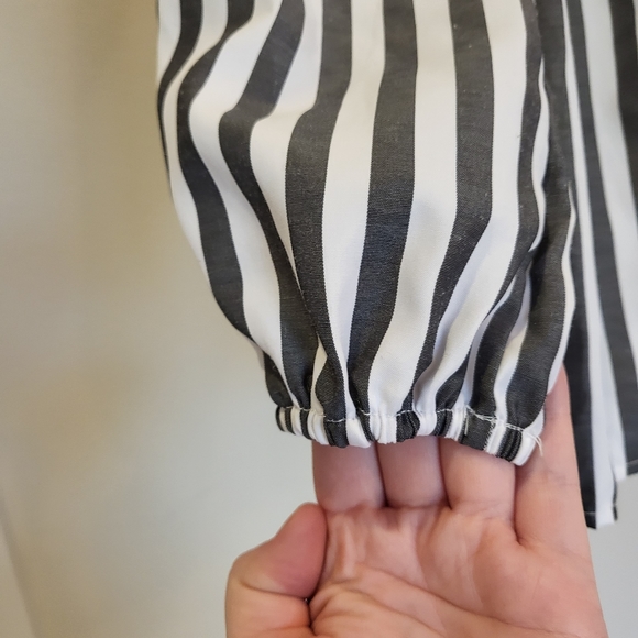 $25 Off the Shoulder stripped Crop Top with ruched sleeves size S - Picture 2 of 6
